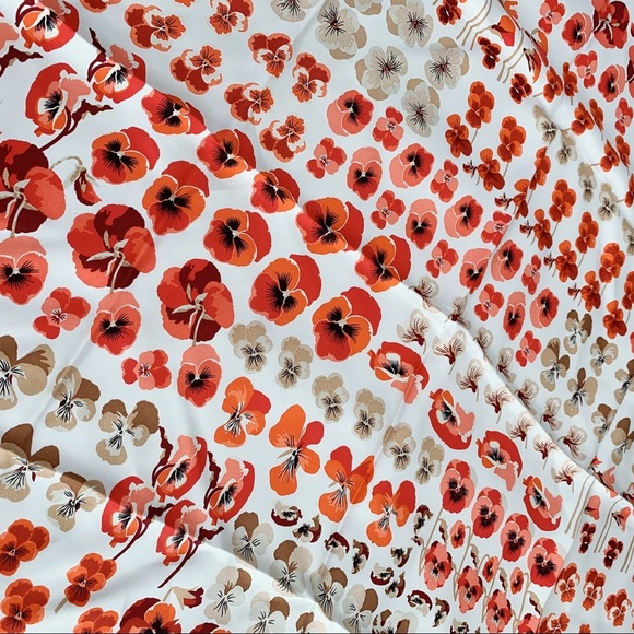 NWT Authentic Gucci Floral Print Silk Shawl Scarf - Picture 3 of 6